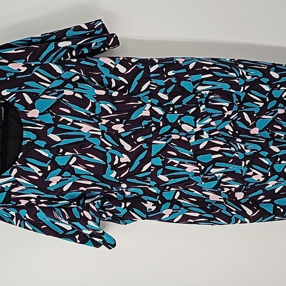 Ellen Tracy Abstract Pattern Crew Neck Short Sleeve Form Fitting Comfy Dress - Picture 7 of 11